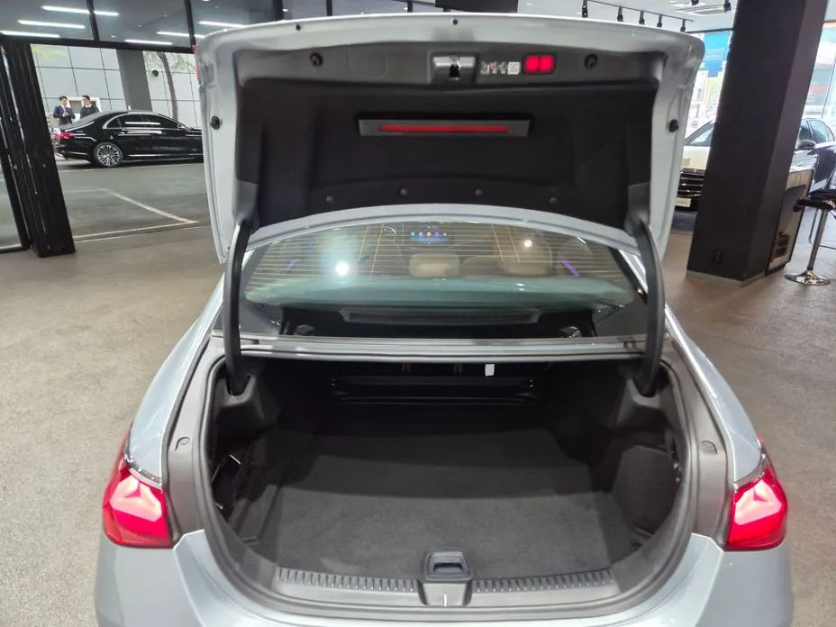 Mercedes-Benz E200, 2024