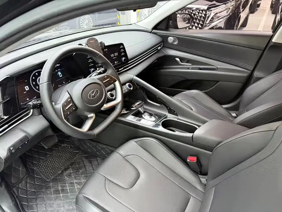 Hyundai Elantra, 2023