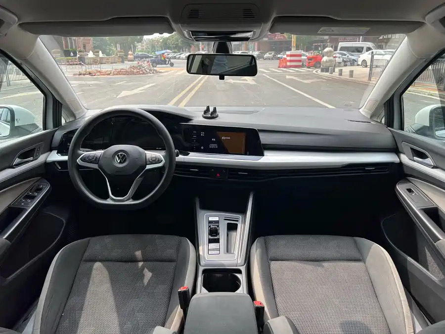 Volkswagen Golf, 2023