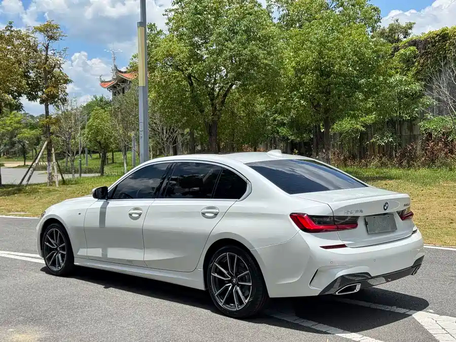BMW 320Li, 2022