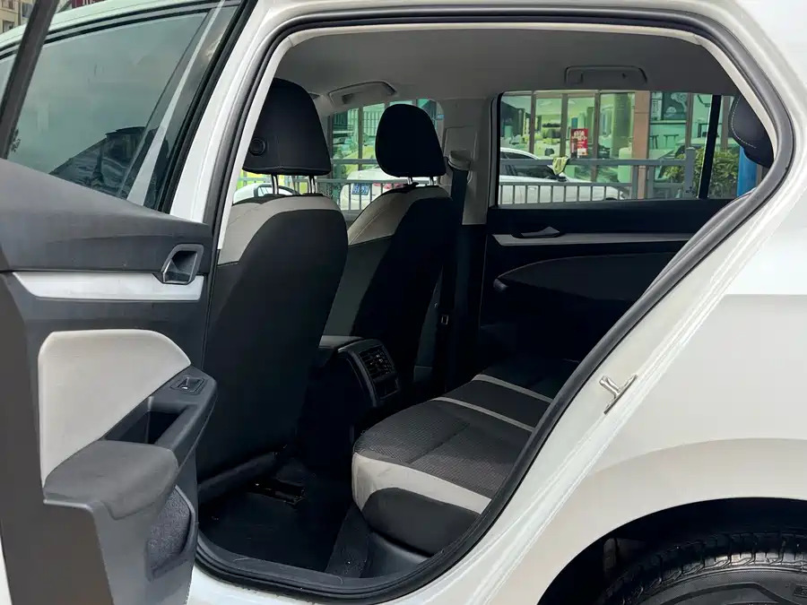 Volkswagen Golf, 2023