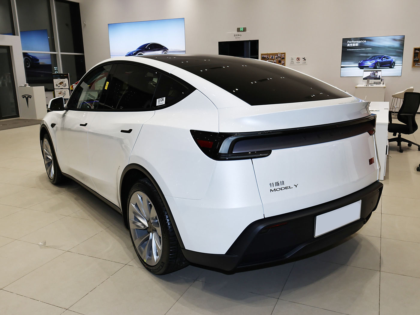 Tesla Model Y, 2025