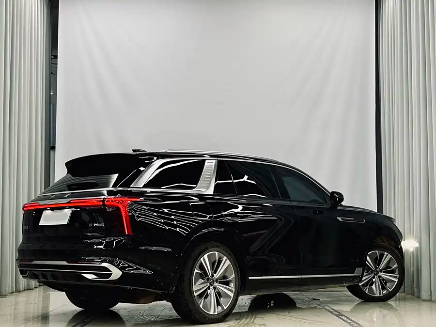 Hongqi E-HS9, 2023