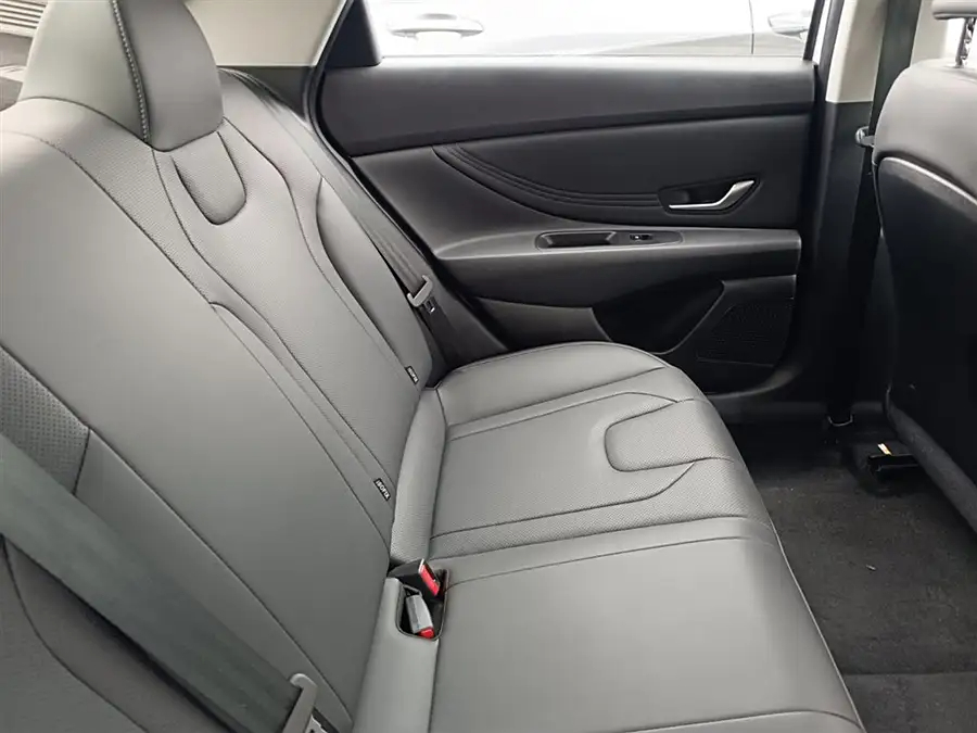 Hyundai Elantra, 2022