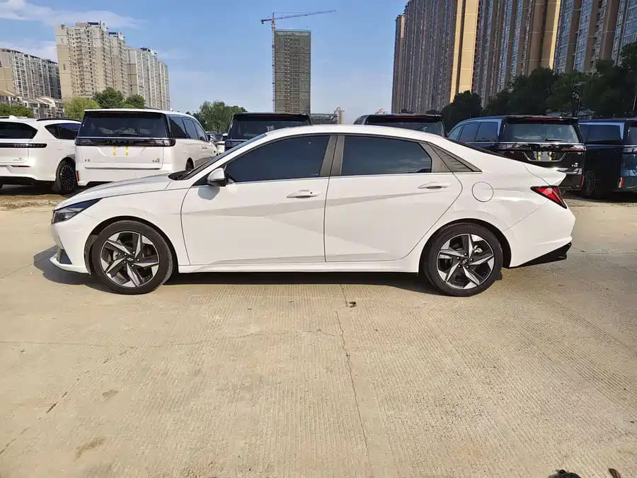 Hyundai Elantra, 2023