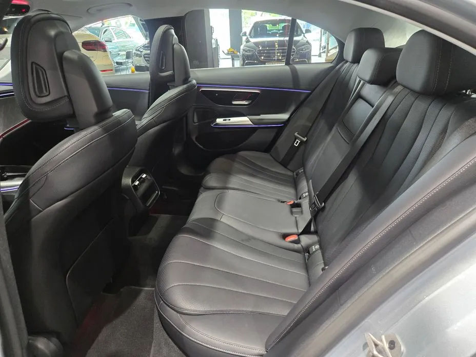 Mercedes-Benz E200, 2024