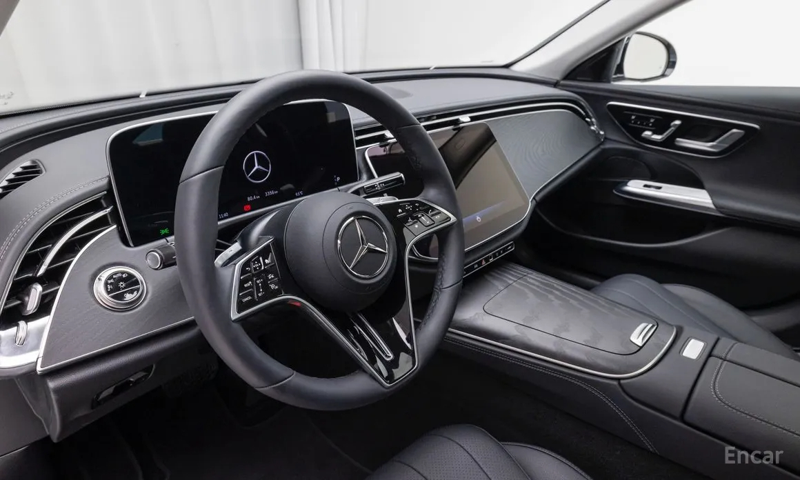 Mercedes-Benz E200, 2025