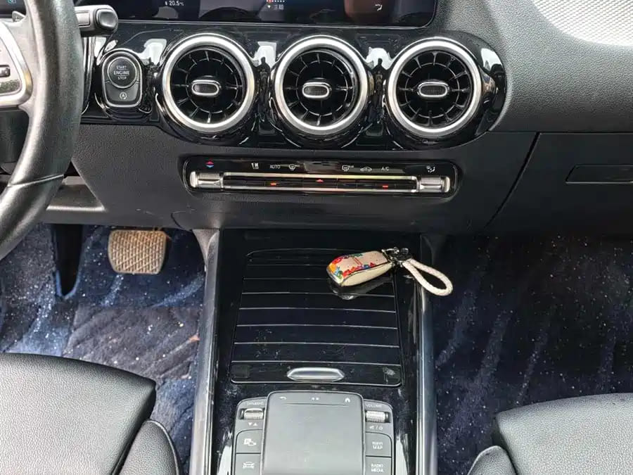 Mercedes-Benz GLA180, 2022