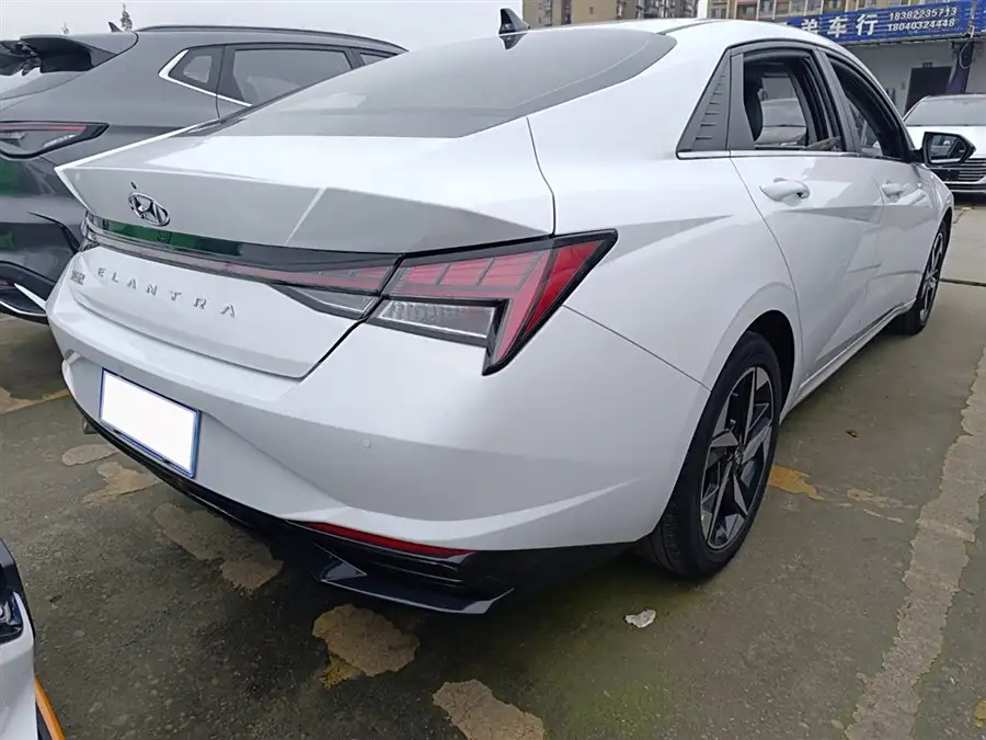 Hyundai Elantra, 2022