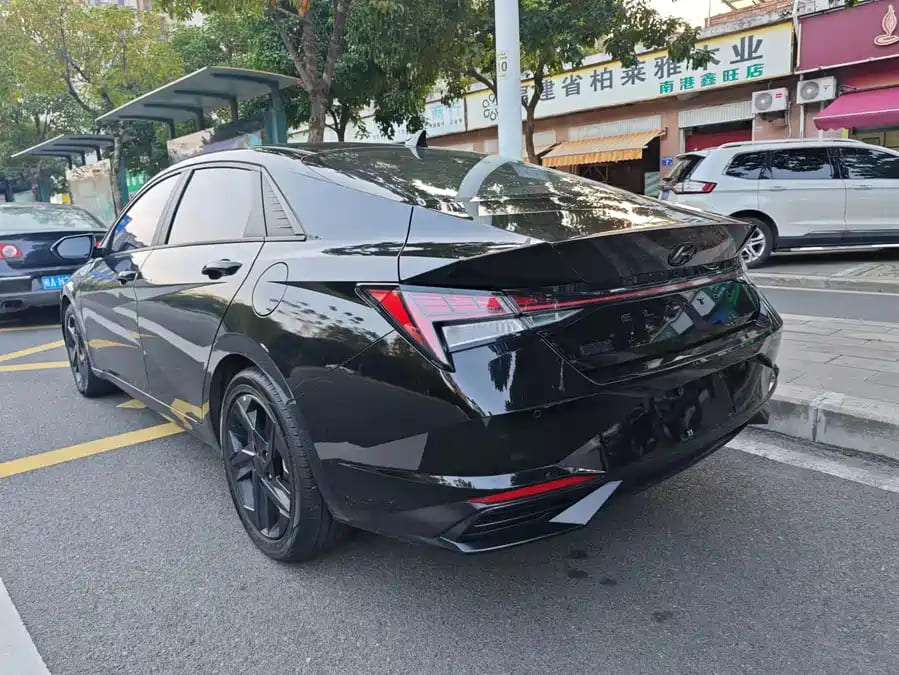 Hyundai Elantra, 2022