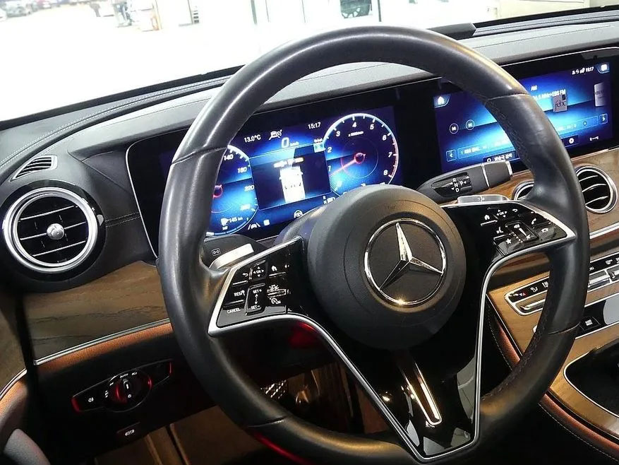 Mercedes-Benz E250, 2022