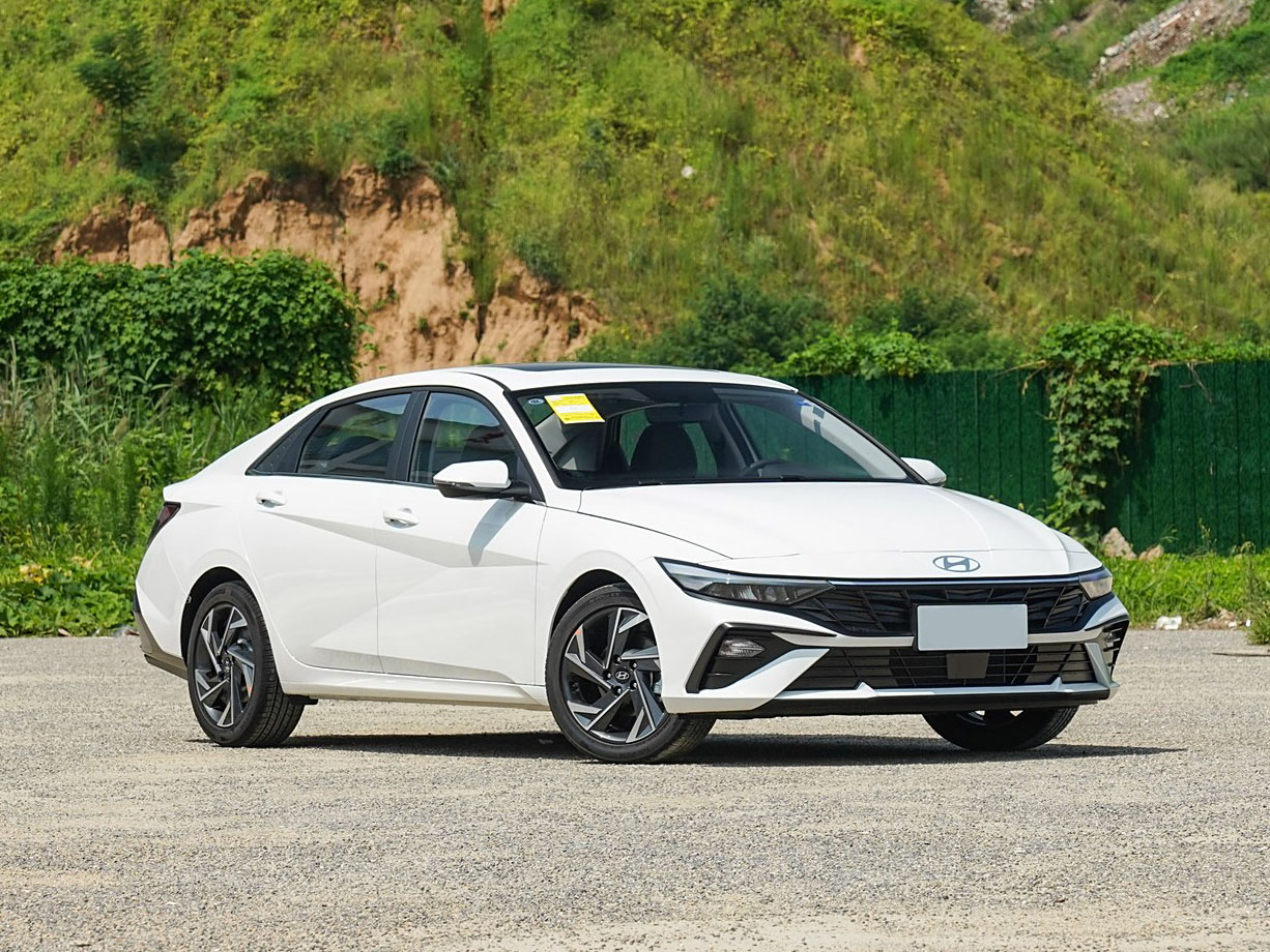 Hyundai Elantra, 2025