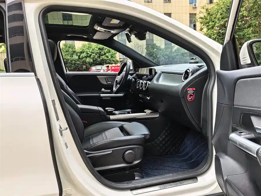 Mercedes-Benz GLA180, 2022