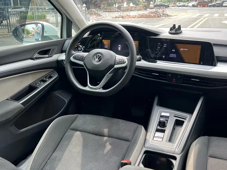Volkswagen Golf, 2023