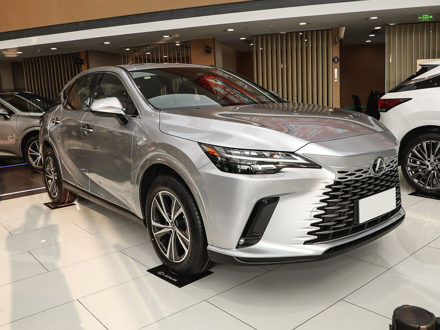 Купить Lexus RX300 2025 года с пробегом бу