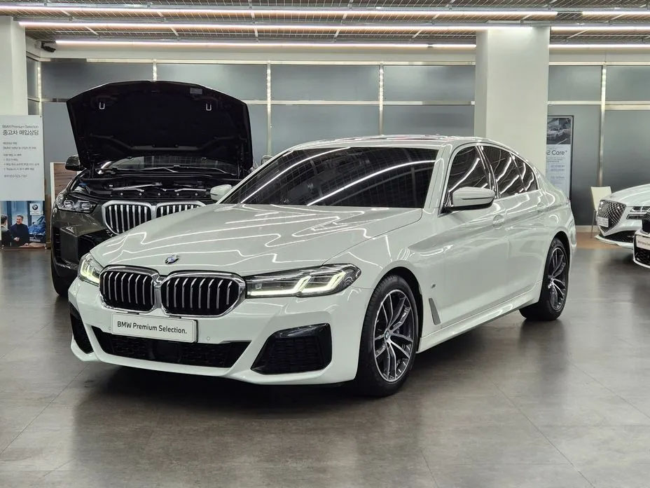 Купить BMW 520i 2022 года с пробегом новый