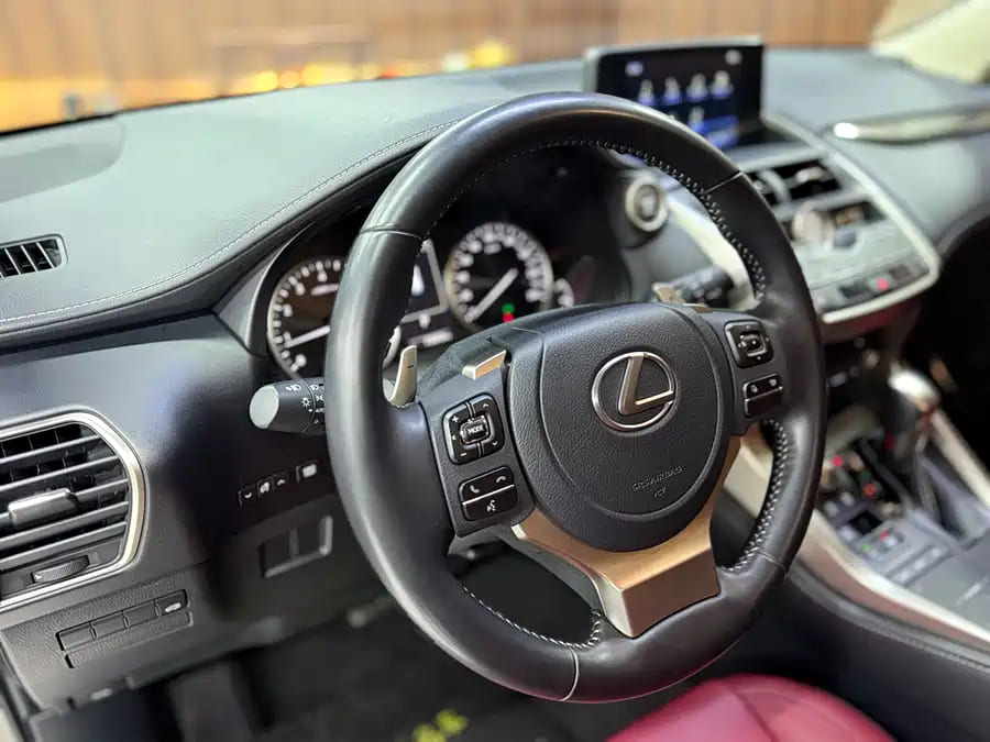 Lexus NX200, 2021