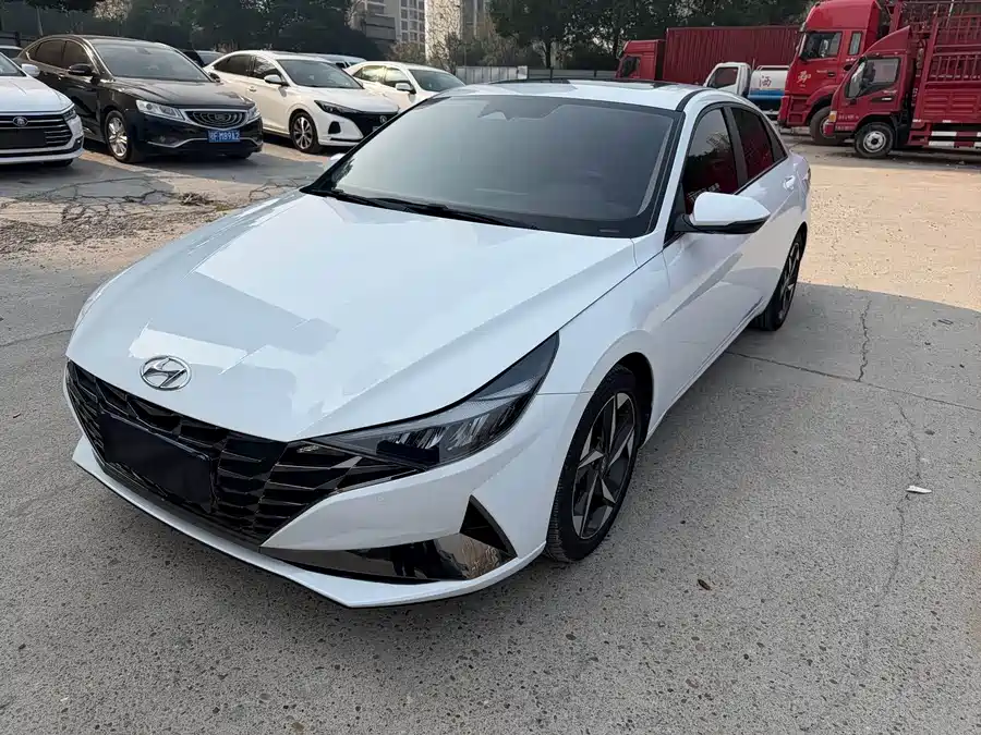 Купить Hyundai Elantra 2021 года с пробегом новый
