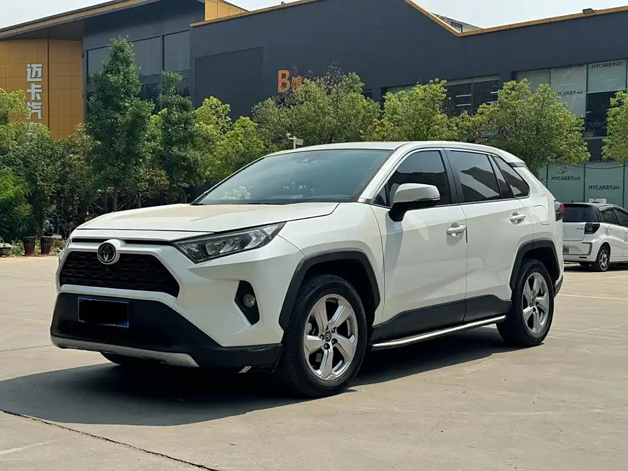 Купить Toyota RAV4 2021 года с пробегом новый