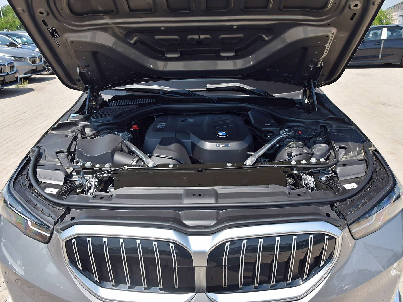 BMW 525Li, 2024