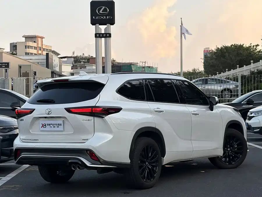 Toyota Crown Kluger, 2025