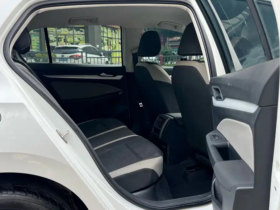 Volkswagen Golf, 2023