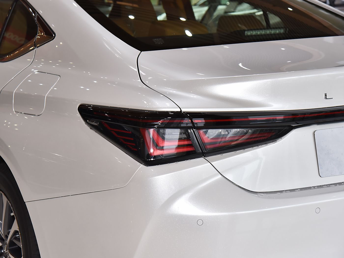 Lexus ES 200, 2025
