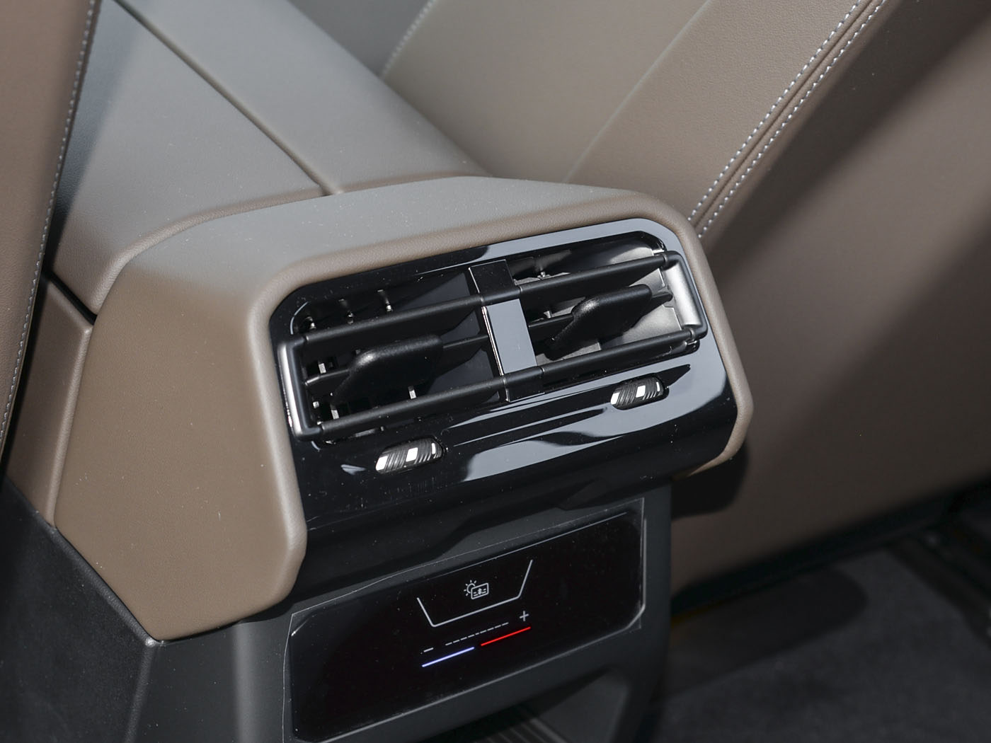 BMW 525Li, 2024