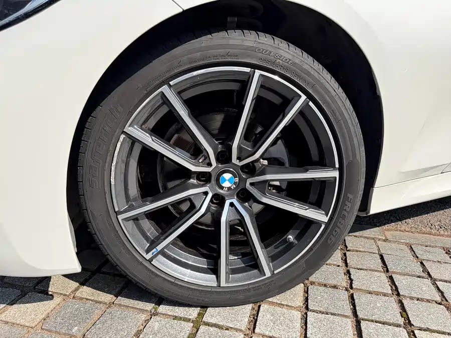 BMW 320Li, 2022