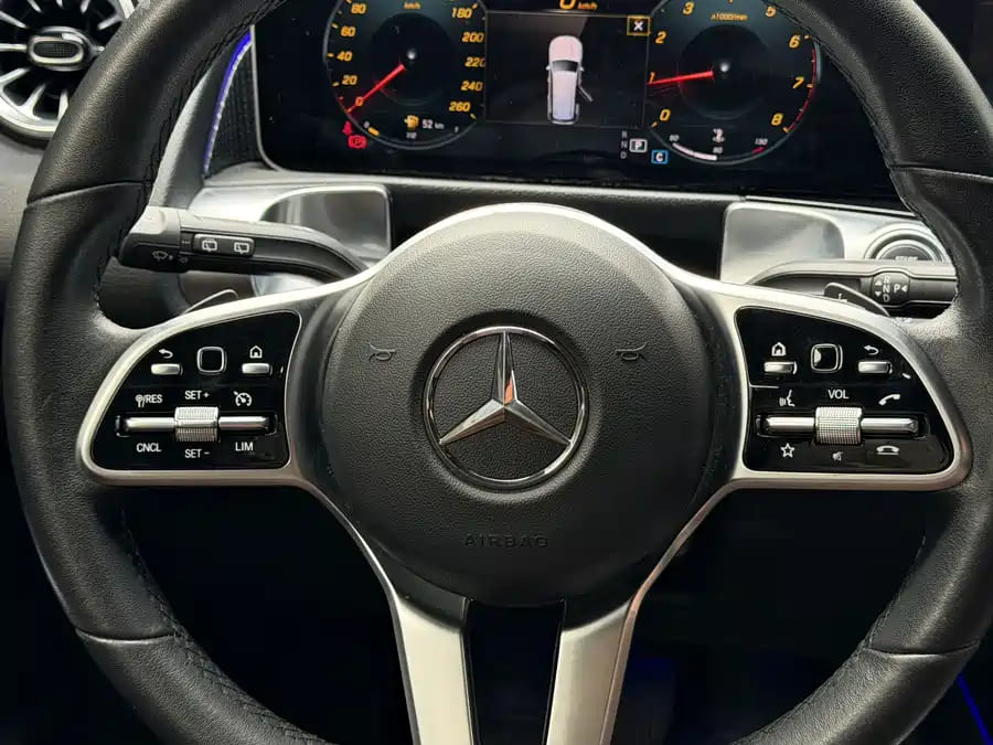 Mercedes-Benz GLB180, 2021