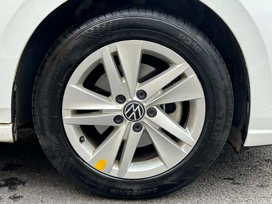 Volkswagen Golf, 2023