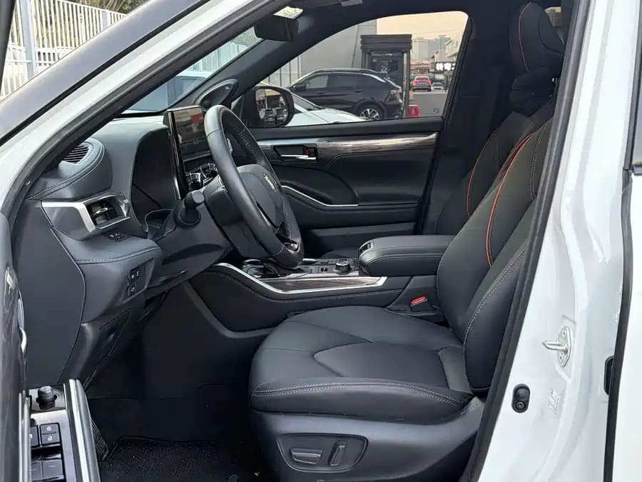 Toyota Crown Kluger, 2025