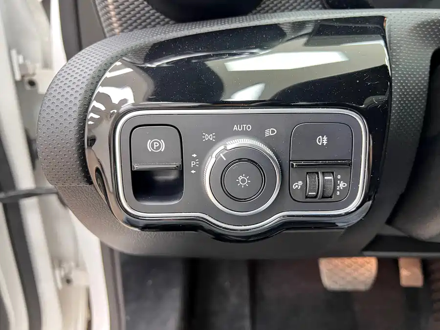 Mercedes-Benz A180L, 2021