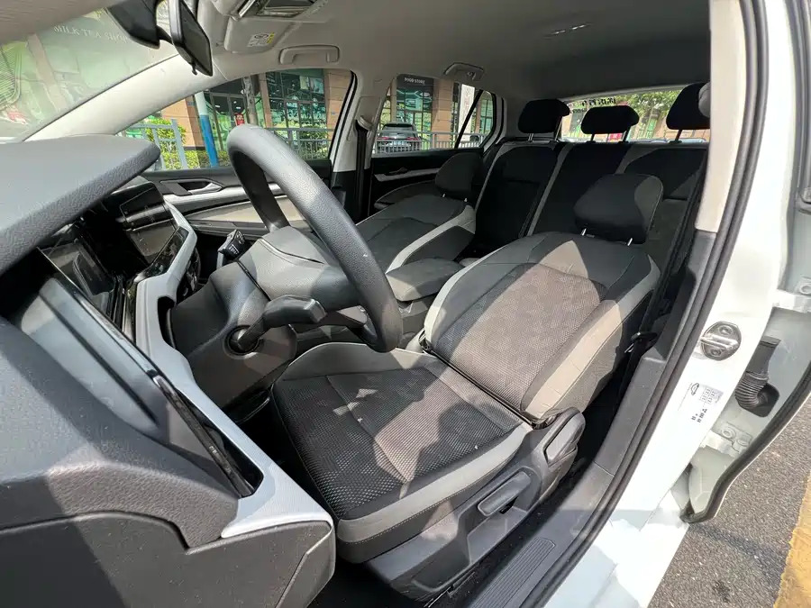 Volkswagen Golf, 2023
