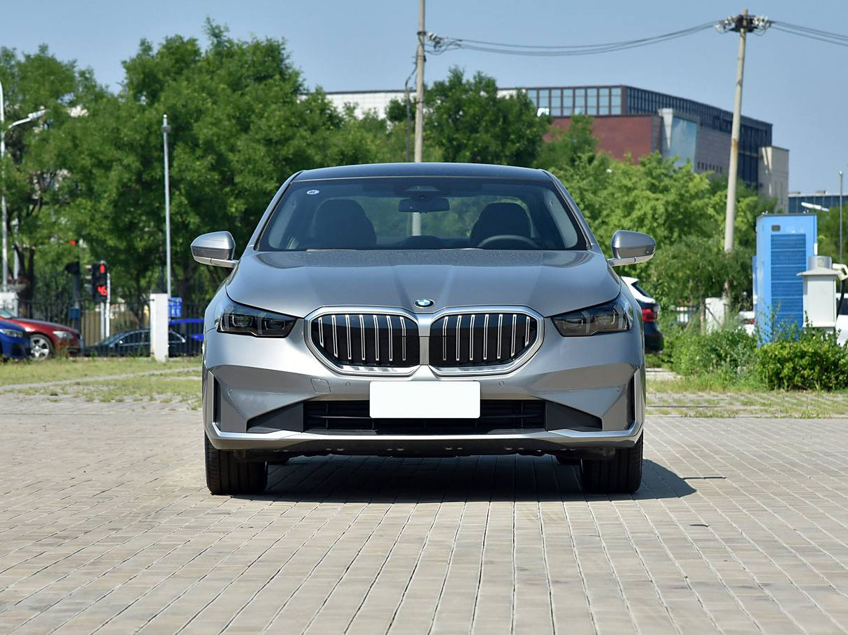 BMW 525Li, 2024