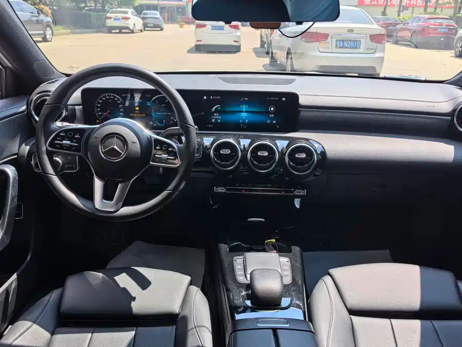 Mercedes-Benz A180L, 2021