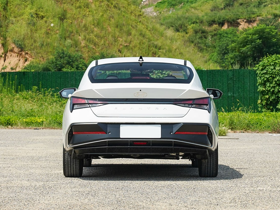 Hyundai Elantra, 2025