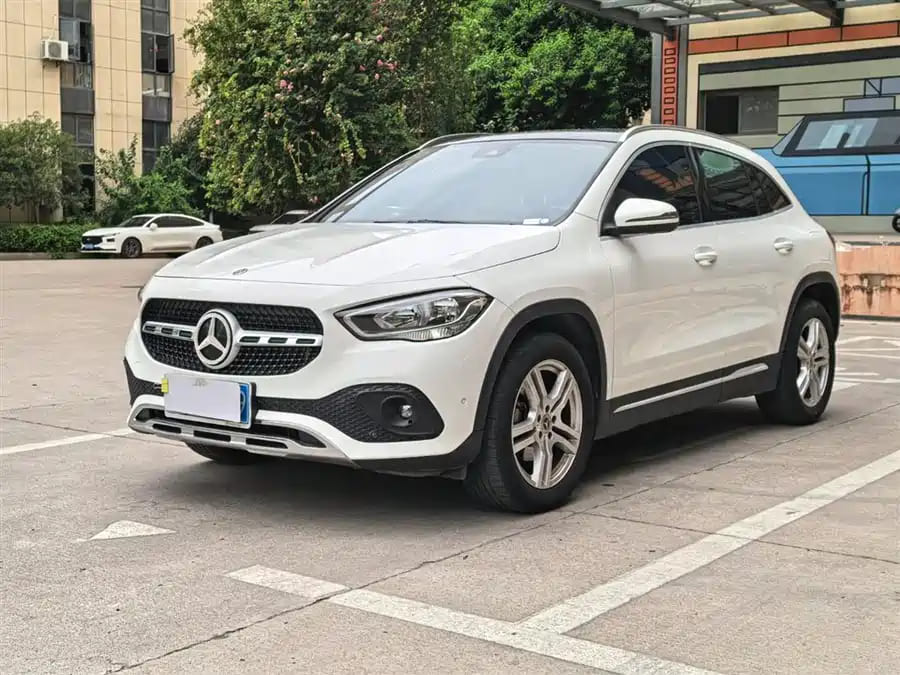 Купить Mercedes-Benz GLA180 2022 года с пробегом бу