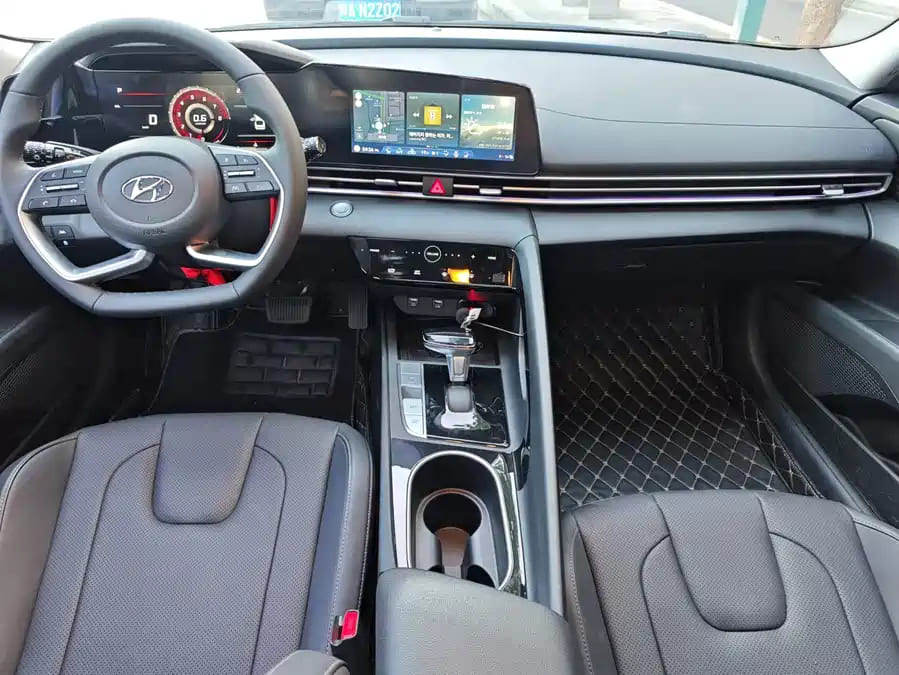 Hyundai Elantra, 2022