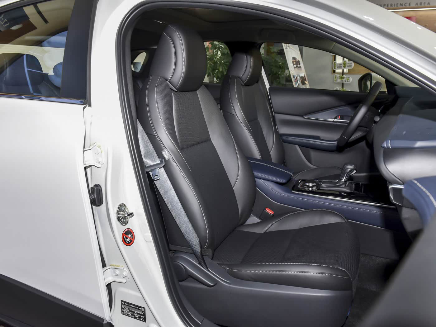 Mazda CX-30, 2025