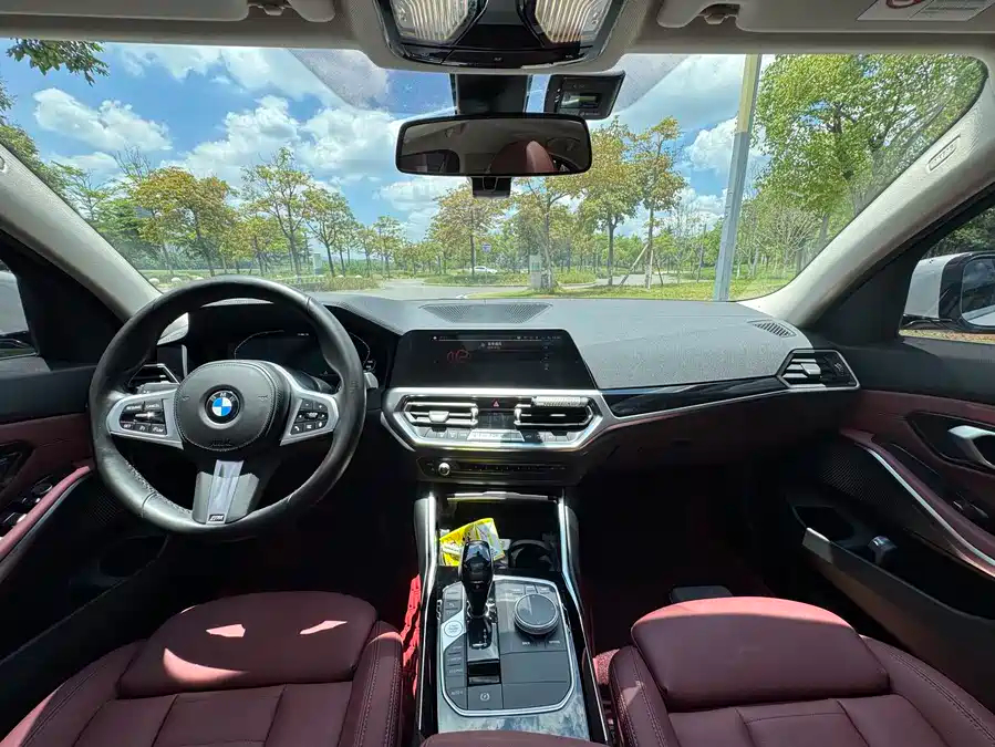 BMW 320Li, 2022