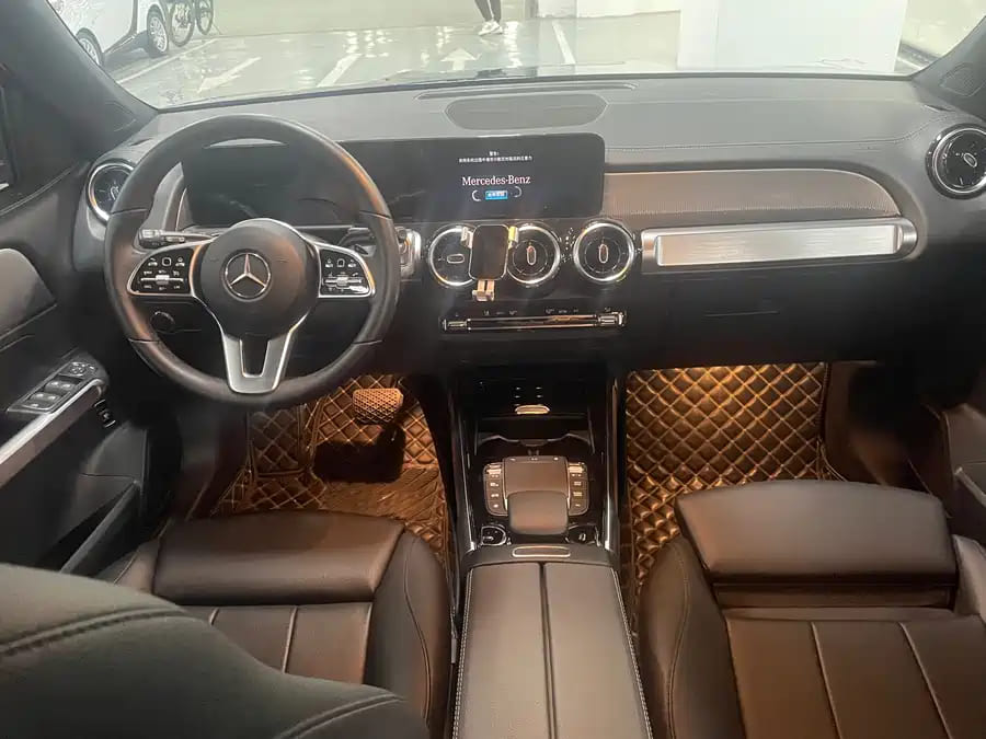 Mercedes-Benz GLB180, 2021
