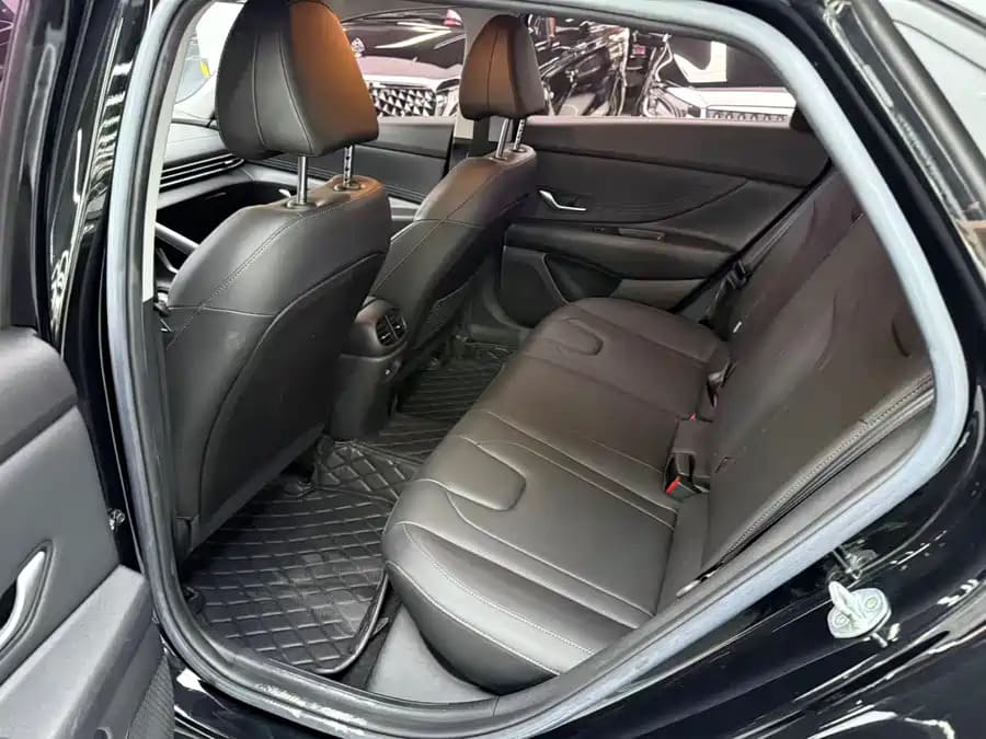Hyundai Elantra, 2023